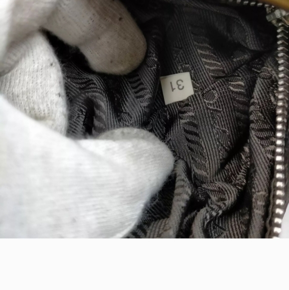 💖Authenic Prada Nylon & Leather Trim #31 - Picture 7 of 8